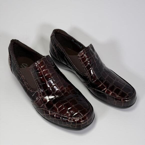 Clarks Crocodile Embossed Print Bendables Brown Loafer 36844 Women Size 8.5 - Picture 1 of 6
